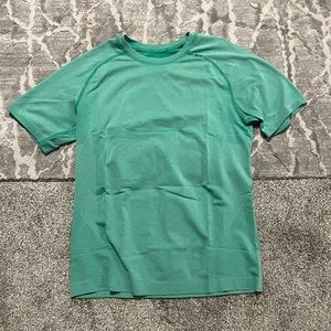 Lululemon Men Short Sleeve Athletic Shirt Green Size Smalll